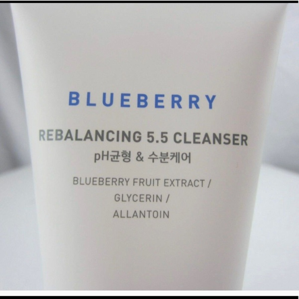 New Innisfree Rebalancing 5.5 Cleanser ~ π« Blueberry π«